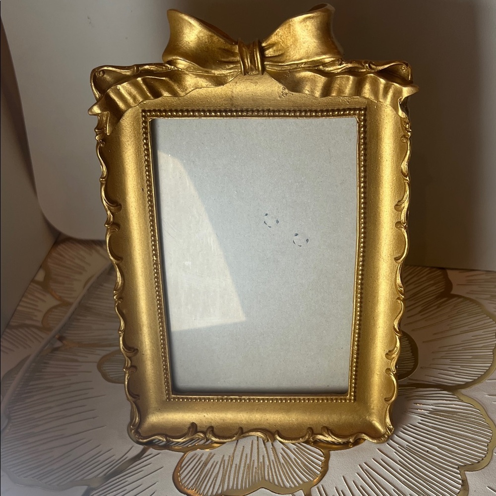 Elegant Gold Picture Frame with Bow Accent For 4x6 pictures - Picture 4 of 16